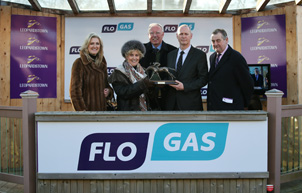 l/r John Rooney, managing director, Flogas Ireland with Warren Deutrom, chief executive, Cricket Ireland, at announcement of the Flogas official energy partner agreement with Cricket Ireland.